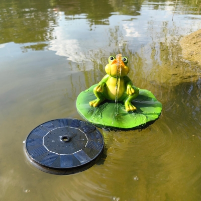 The Lotus leaf frog solar floating fountain water decoration resin crafts animal resin ornaments